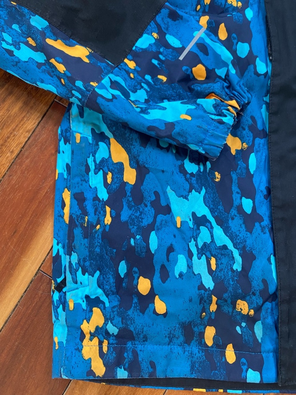 The North Face Blue Camo Hooded Rain Jacket (Boys Medium 10-12) - Picture 2 of 4